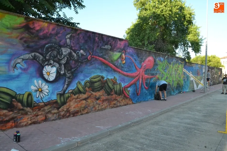 Foto 2 - CROMA remata el espectacular mural que ha creado en la calle Caridad  