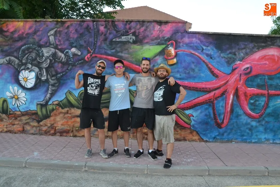 CROMA remata el espectacular mural que ha creado en la calle Caridad  