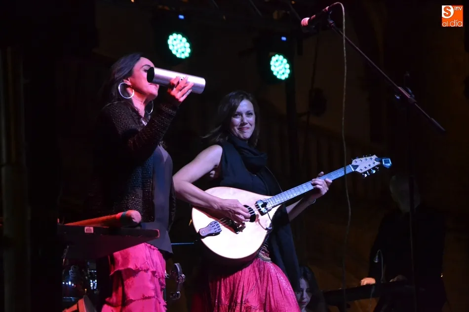 Foto 6 - Gran noche en la Plaza con uno de los grupos m&aacute;s veteranos del folk nacional  