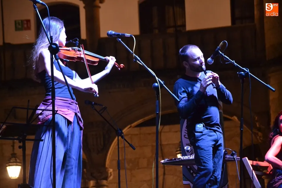 Foto 5 - Gran noche en la Plaza con uno de los grupos m&aacute;s veteranos del folk nacional  