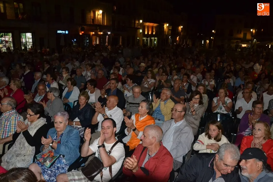 Foto 2 - Gran noche en la Plaza con uno de los grupos m&aacute;s veteranos del folk nacional  