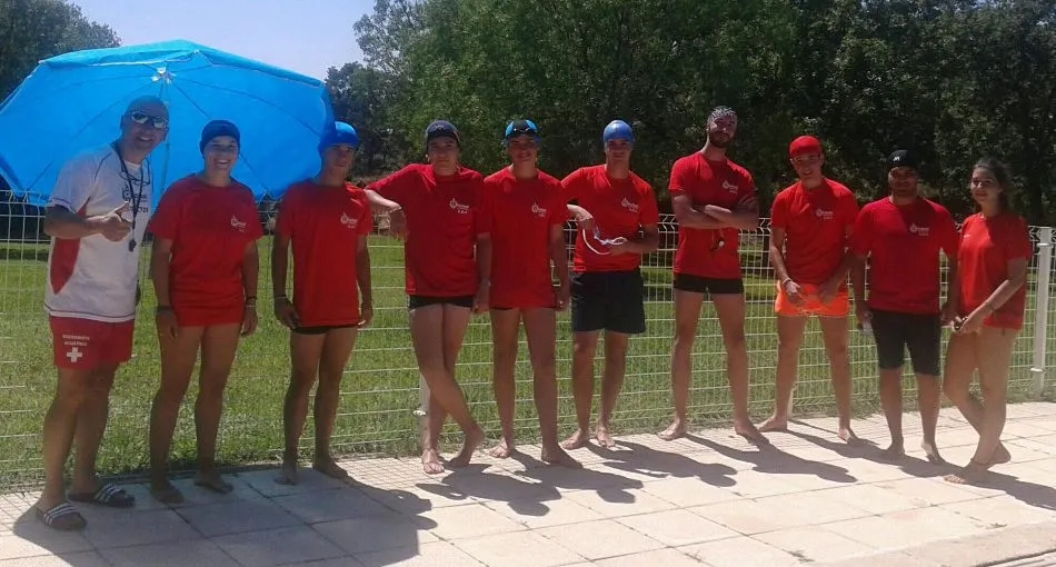 Foto 3 - La piscina de Martiago acoge un curso de socorrismo acu&aacute;tico  