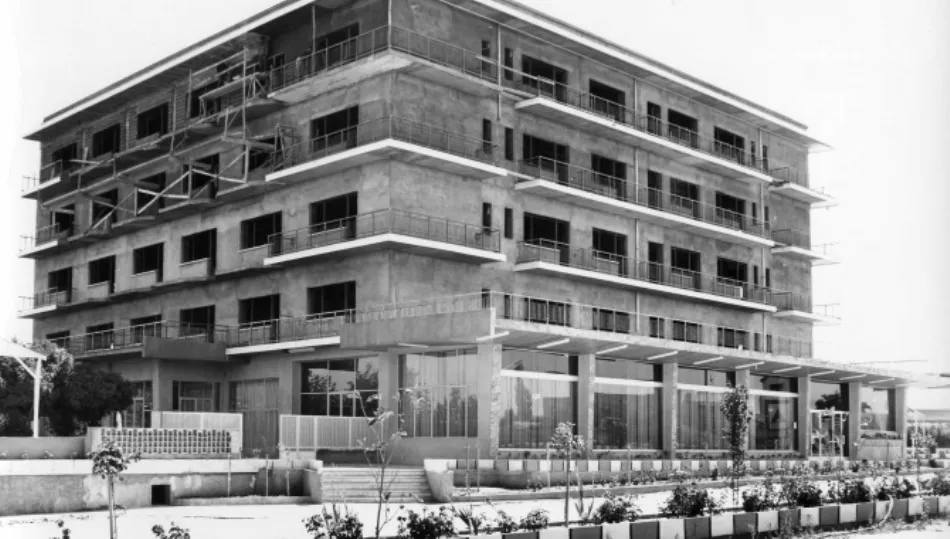 La construcción del Hotel Regio en 1965