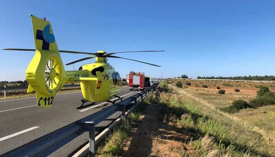 Foto 3 - Trasladados al Virgen de la Vega dos heridos tras un accidente de tr&aacute;fico cerca de Topas