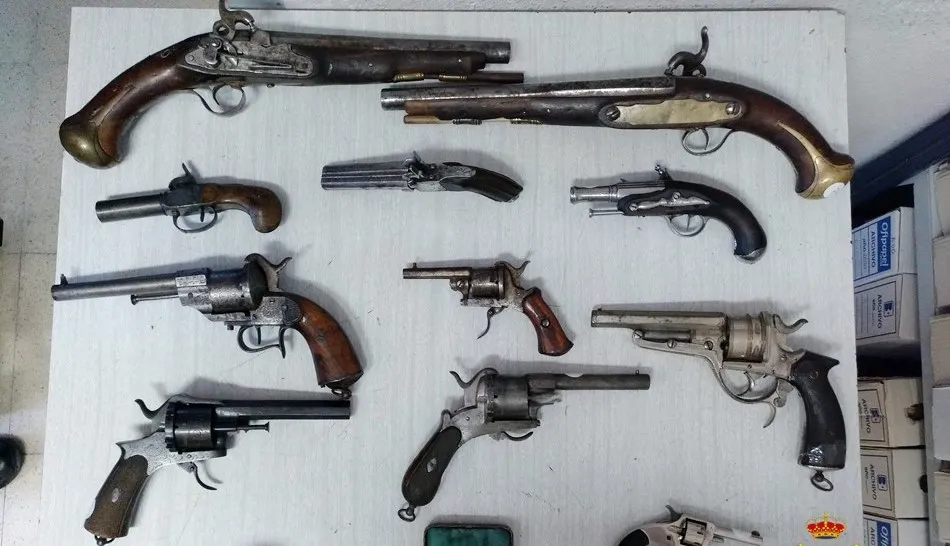 Algunas de las piezas interceptadas en esta operación de la Guardia Civil