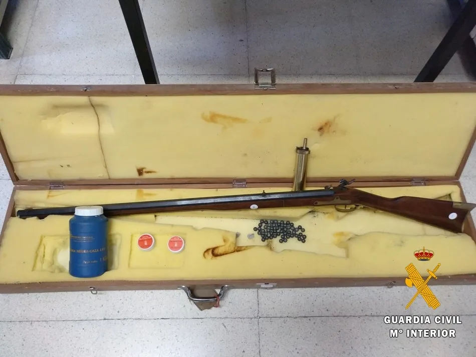 Foto 4 - Localizan en Salamanca 16 armas antiguas comercializadas de manera il&iacute;cita