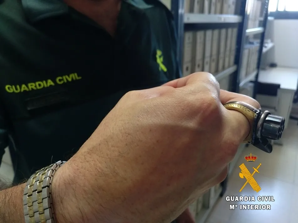 Foto 3 - Localizan en Salamanca 16 armas antiguas comercializadas de manera il&iacute;cita