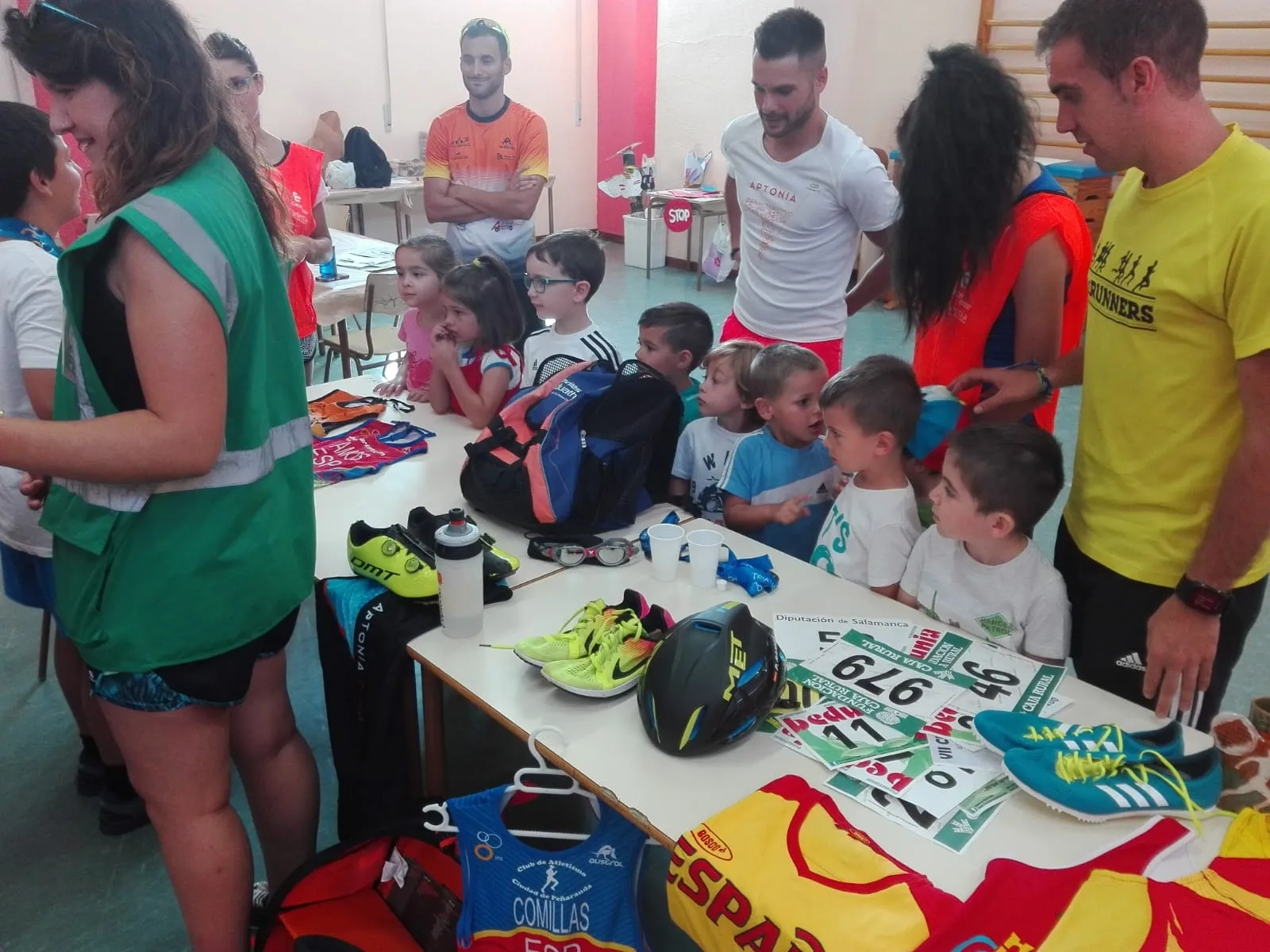 Foto 4 - Los ni&ntilde;os de Conciliamos entrenan con tres deportistas profesionales  