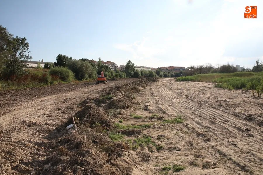 Foto 9 - Los vecinos de Tejares reclaman una limpieza integral de las orillas y el entorno del r&iacute;o&nbsp;