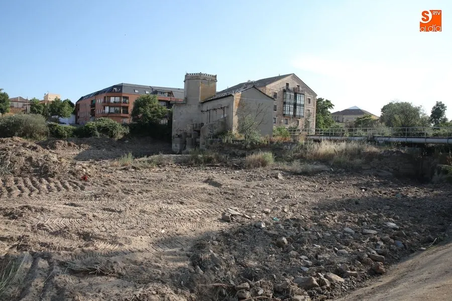 Foto 2 - Los vecinos de Tejares reclaman una limpieza integral de las orillas y el entorno del r&iacute;o&nbsp;