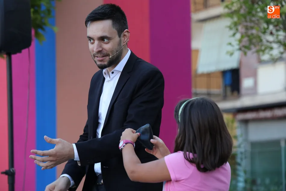 Foto 8 - El Mago Pedro divierte y sorprende a los vecinos de Garrido