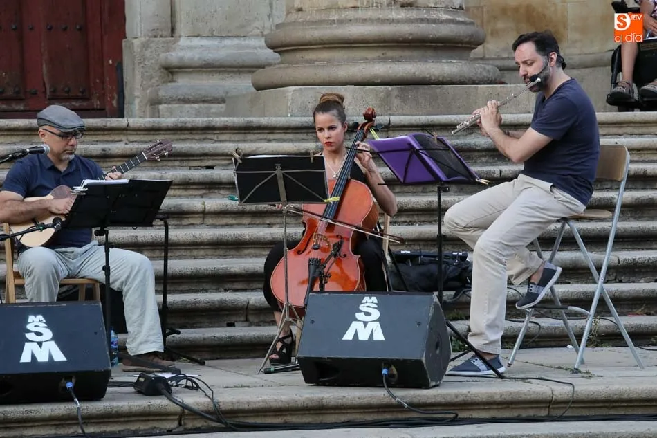 Foto 4 - Canorok vuelve a llevar sus ritmos latinos a la Plaza de Anaya
