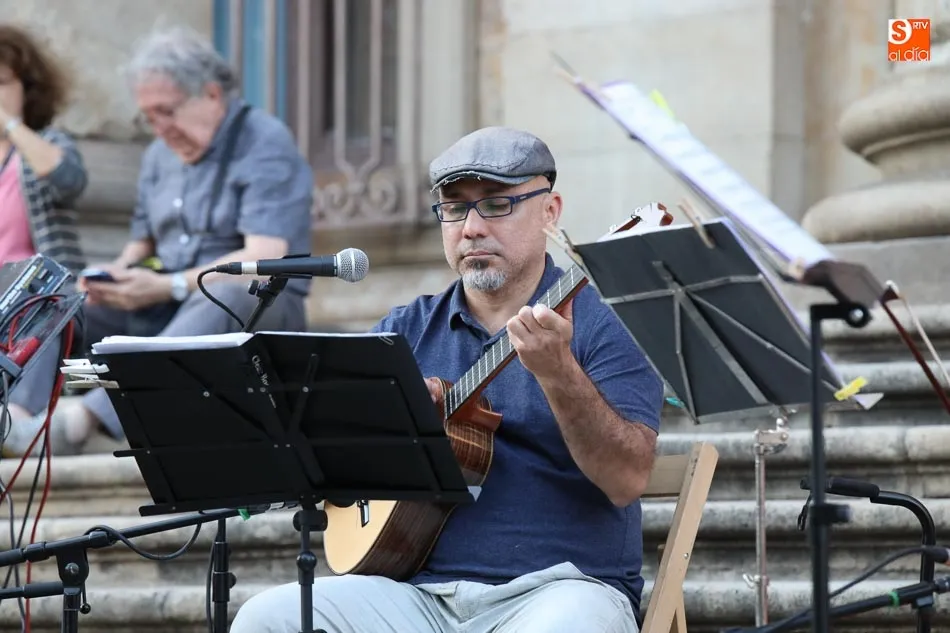 Foto 2 - Canorok vuelve a llevar sus ritmos latinos a la Plaza de Anaya