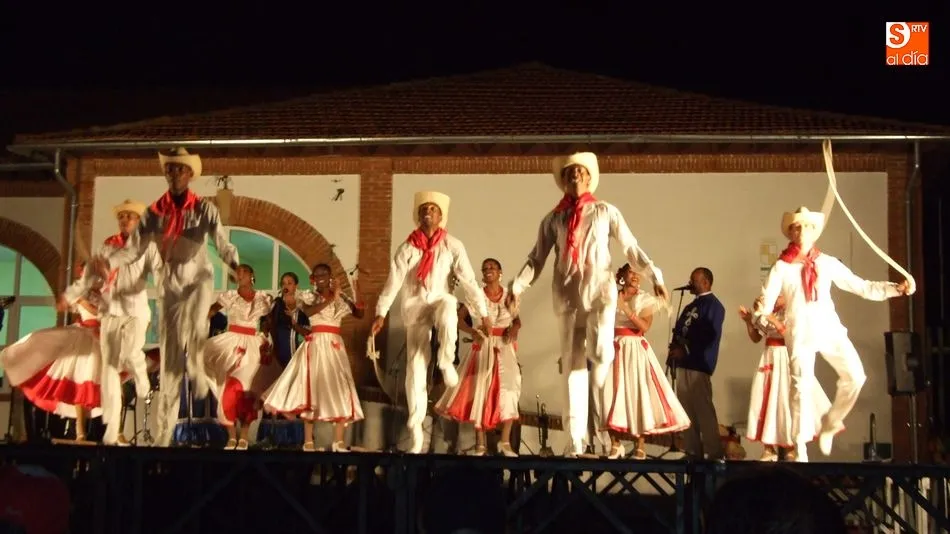 Foto 4 - El Ballet Nacional Maragu&aacute;n de Cuba encandila al p&uacute;blico de Hinojosa de Duero