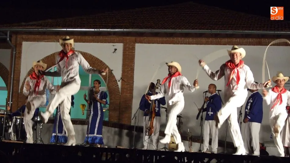 Foto 5 - El Ballet Nacional Maragu&aacute;n de Cuba encandila al p&uacute;blico de Hinojosa de Duero