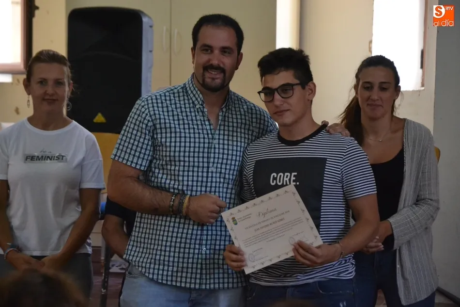 Foto 9 - Entregados los diplomas de la VII Escuela de Verano de Folclore pensando ya en la octava  