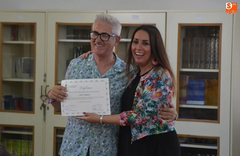 Foto 7 - Entregados los diplomas de la VII Escuela de Verano de Folclore pensando ya en la octava  