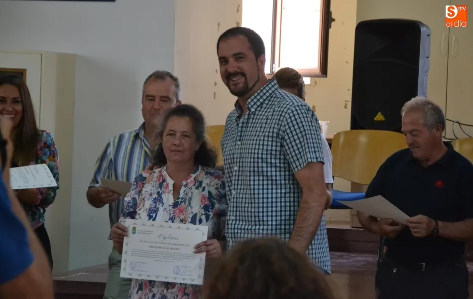 Foto 8 - Entregados los diplomas de la VII Escuela de Verano de Folclore pensando ya en la octava  