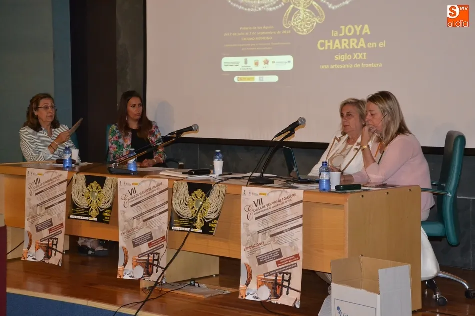 Explicados en una mesa redonda los ‘secretos’ de la joyería charra  