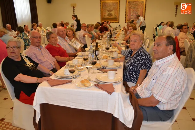 Foto 7 - La Asociaci&oacute;n de Mayores San Miguel celebra su fiesta anual junto a 200 de sus socios