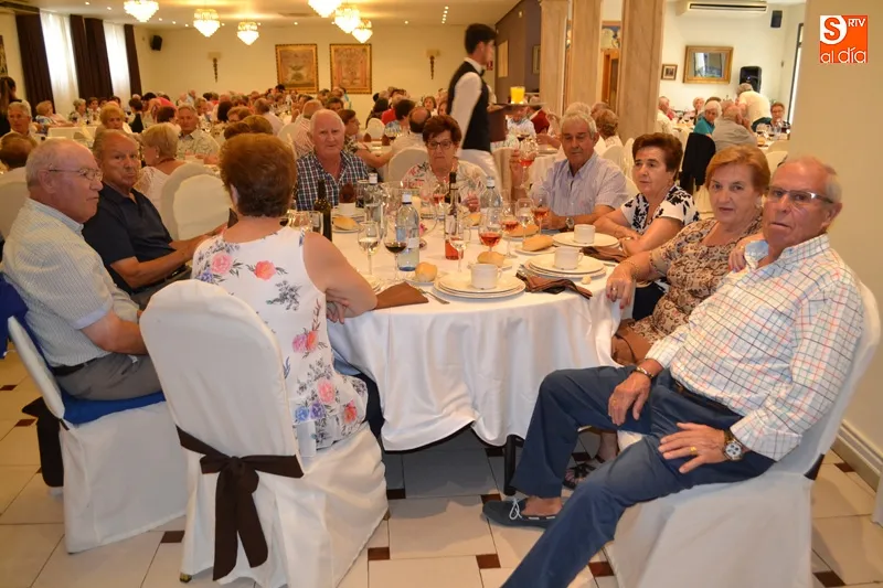 Foto 6 - La Asociaci&oacute;n de Mayores San Miguel celebra su fiesta anual junto a 200 de sus socios