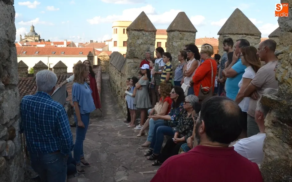 Foto 5 - El Parador da a conocer su historia mediante una nueva visita teatralizada con las plazas llenas  