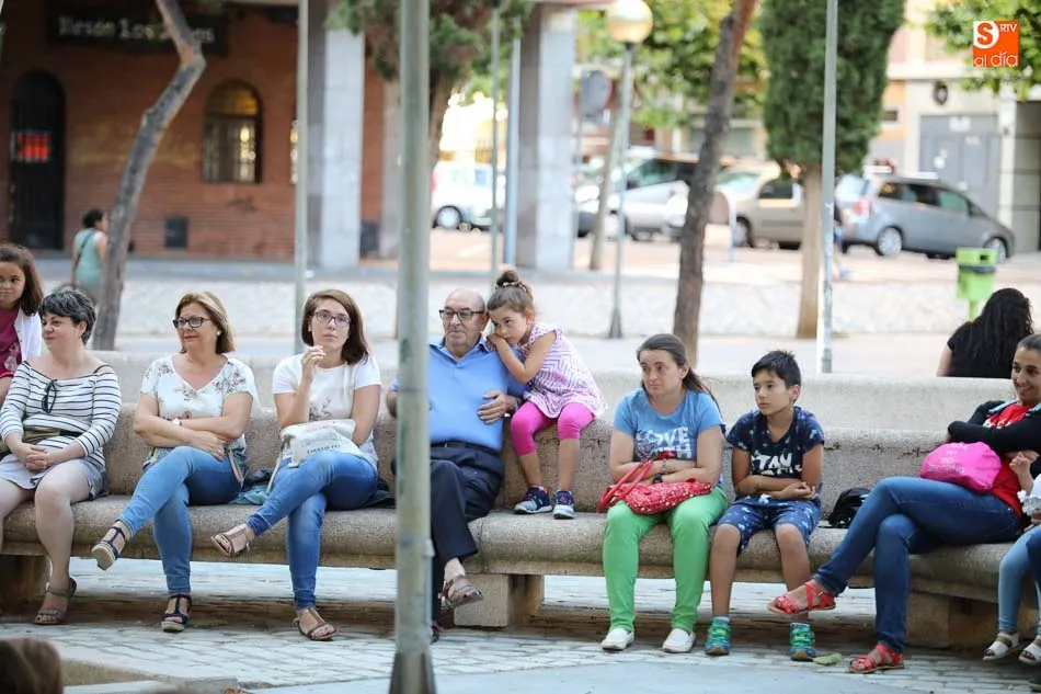 Foto 8 - Josetxu Mor&aacute;n lleva sus cuentos teatralizados a la Plaza Barcelona
