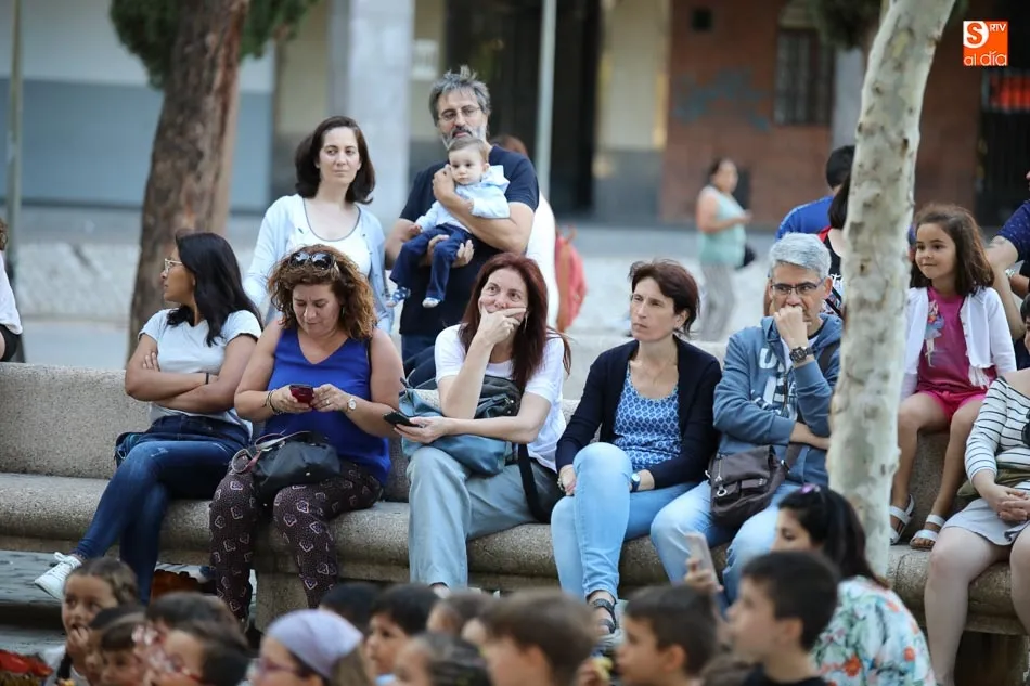 Foto 2 - Josetxu Mor&aacute;n lleva sus cuentos teatralizados a la Plaza Barcelona