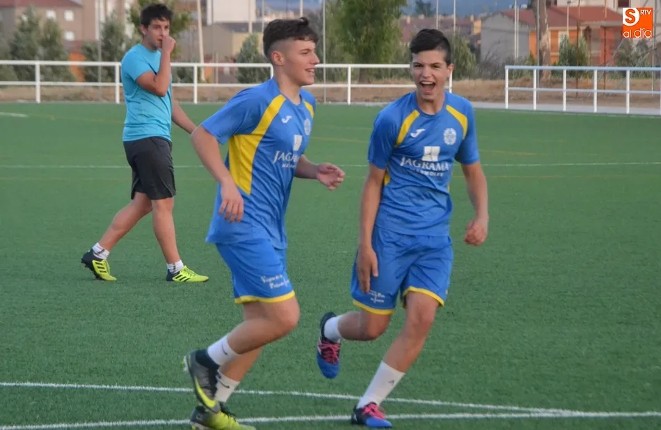 Álex fue el gran protagonista en materia goleadora anotando los tres goles de su equipo