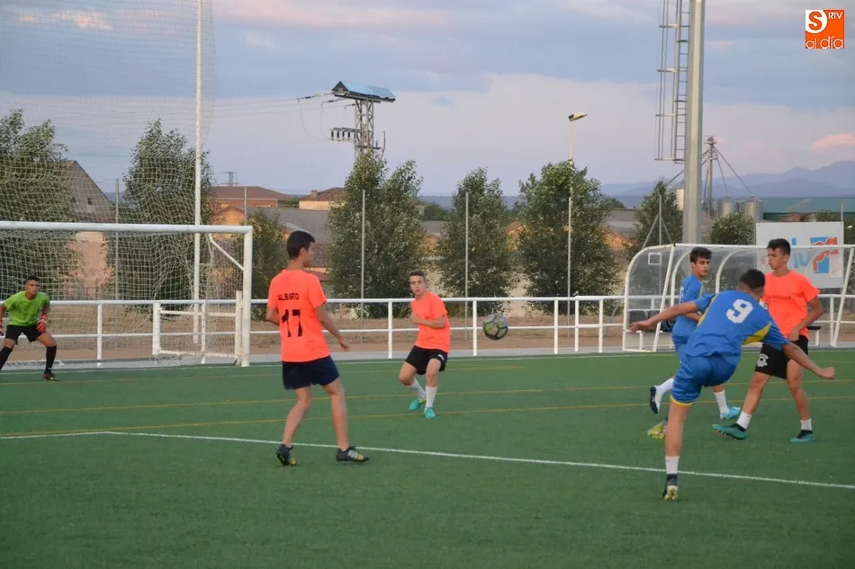 Foto 10 - &Eacute;pica victoria de Villazarcillo frente a Pedrotoro en la pr&oacute;rroga tras jugar con uno menos 29...