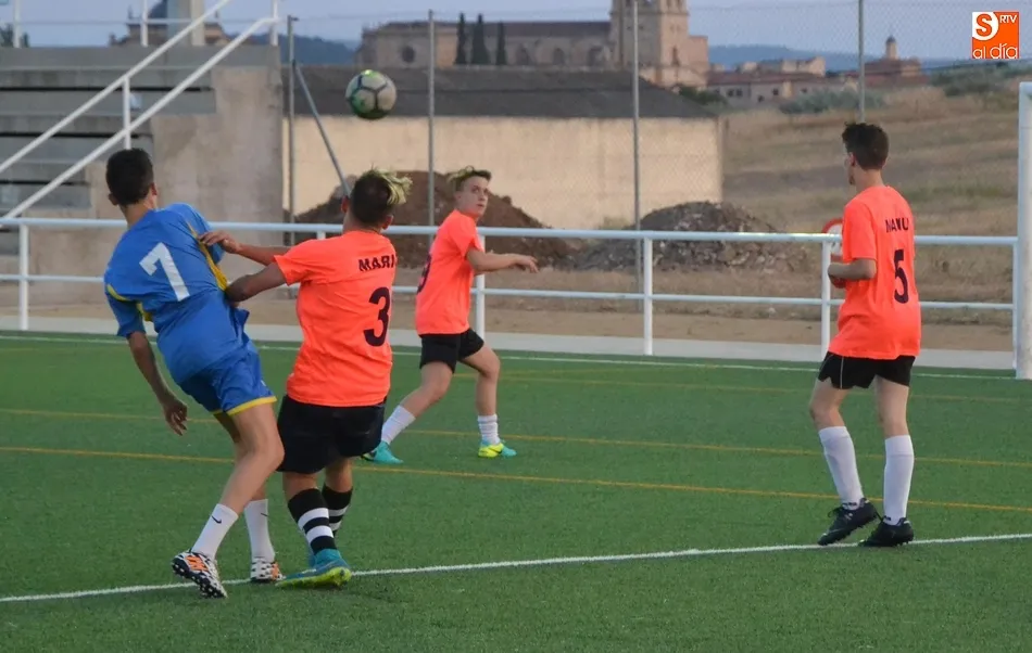 Foto 5 - &Eacute;pica victoria de Villazarcillo frente a Pedrotoro en la pr&oacute;rroga tras jugar con uno menos 29...