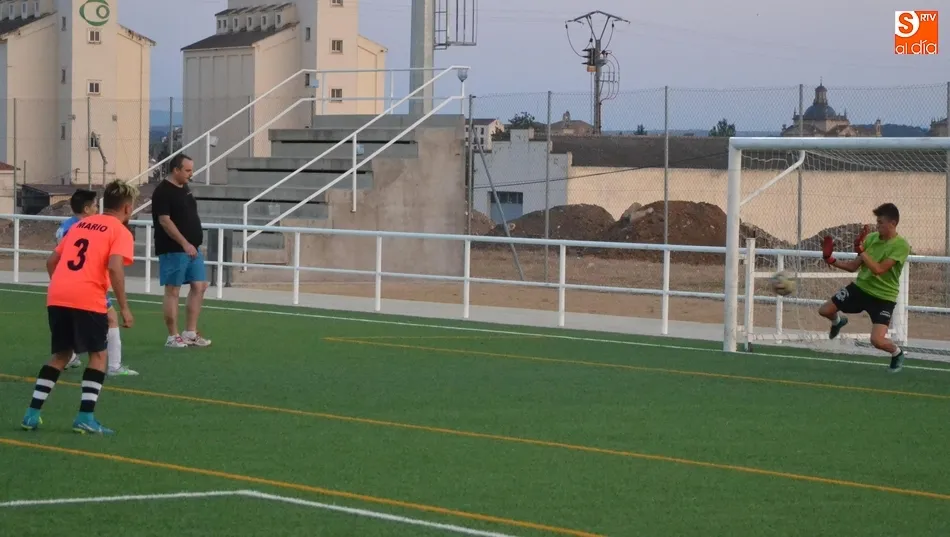 Foto 2 - &Eacute;pica victoria de Villazarcillo frente a Pedrotoro en la pr&oacute;rroga tras jugar con uno menos 29...