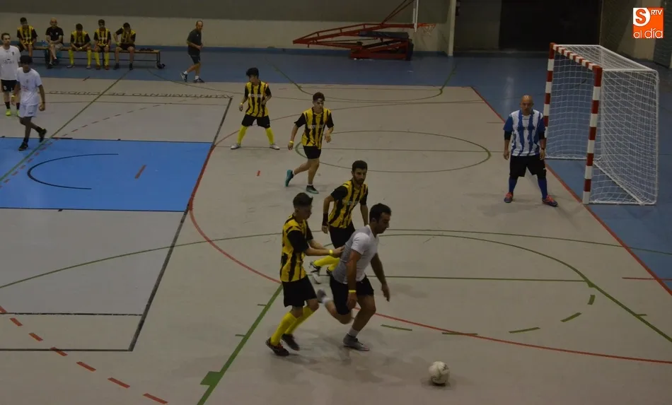 Foto 2 - Buena asistencia de p&uacute;blico a la igualada jornada inaugural del 2&ordm; Torneo 48 Horas del III...