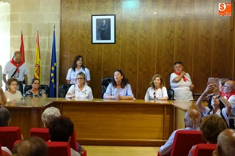 Foto 8 - Alba de Tormes acoge a los jubilados de la provincia  