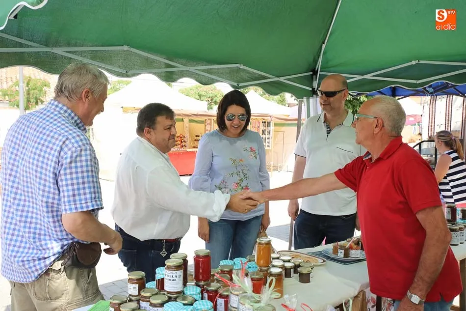Foto 11 - La feria de artesan&iacute;a y la concentraci&oacute;n motera inundan de ambiente festivo las calles  
