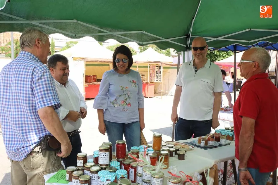 Foto 9 - La feria de artesan&iacute;a y la concentraci&oacute;n motera inundan de ambiente festivo las calles  