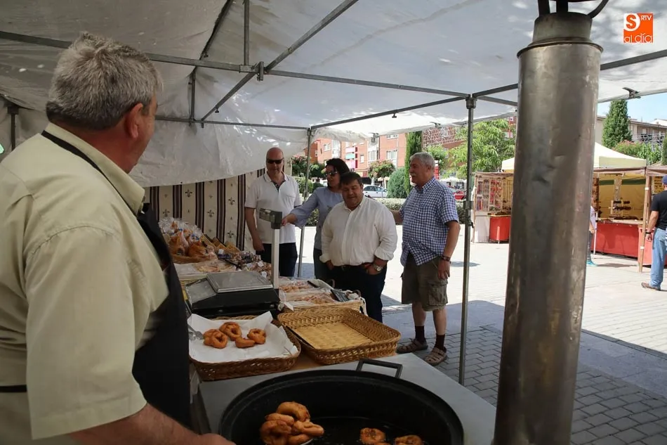 Foto 6 - La feria de artesan&iacute;a y la concentraci&oacute;n motera inundan de ambiente festivo las calles  