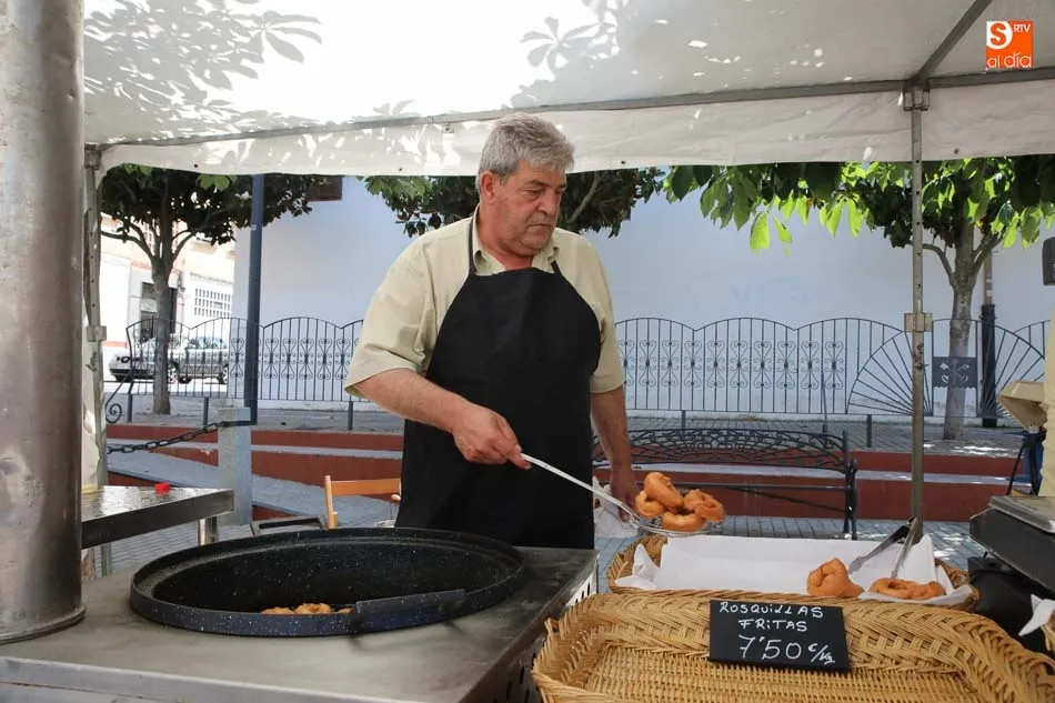 Foto 3 - La feria de artesan&iacute;a y la concentraci&oacute;n motera inundan de ambiente festivo las calles  