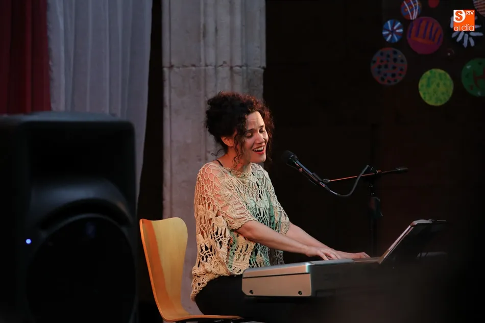 Foto 4 - Sheila Blanco lleva el trabajo de las poetas del 27 a la Casa de las Conchas