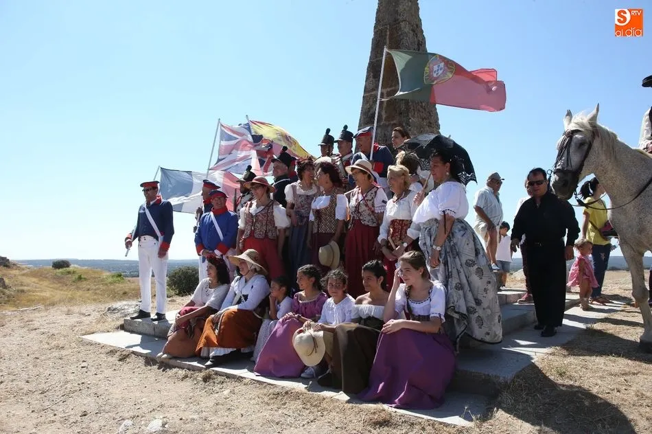 Foto 8 - Arapiles se vuelca con la tradicional ofrenda a los ca&iacute;dos  
