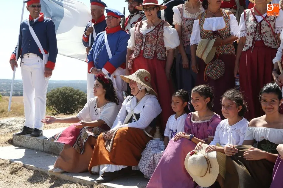 Foto 6 - Arapiles se vuelca con la tradicional ofrenda a los ca&iacute;dos  