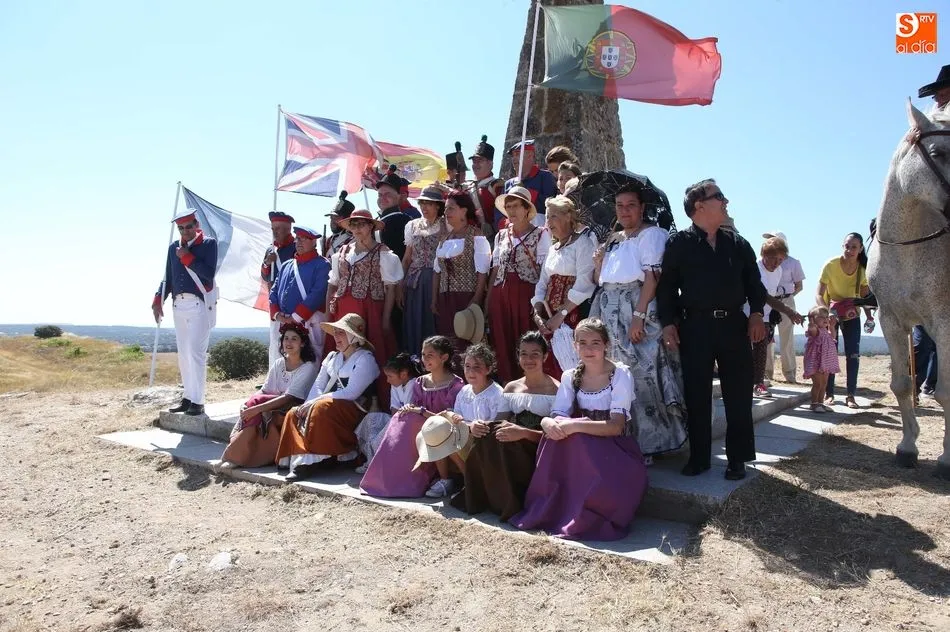 Foto 3 - Arapiles se vuelca con la tradicional ofrenda a los ca&iacute;dos  