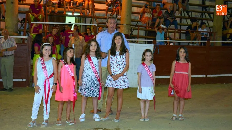 Foto 2 - El preg&oacute;n y la elecci&oacute;n de Reina y Damas abren unas animadas Fiestas de Santiago en Sobradillo
