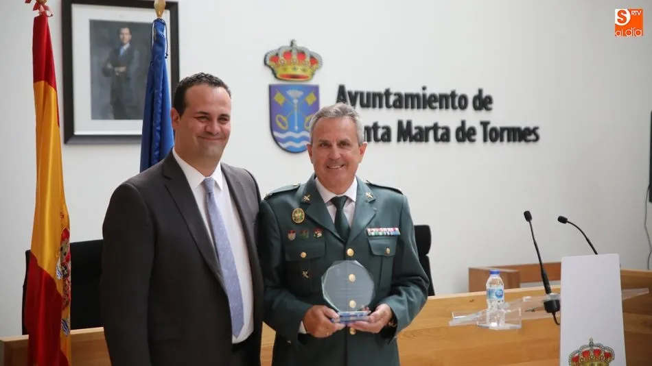 El alcalde, David Mingo, junto al teniente jefe de la Guardia Civil, Joaquín García. Foto: Alberto Martín