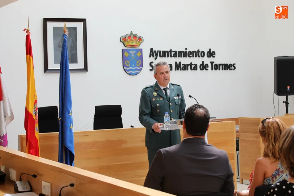 Foto 11 - El Ayuntamiento rinde un merecido homenaje a la Guardia Civil