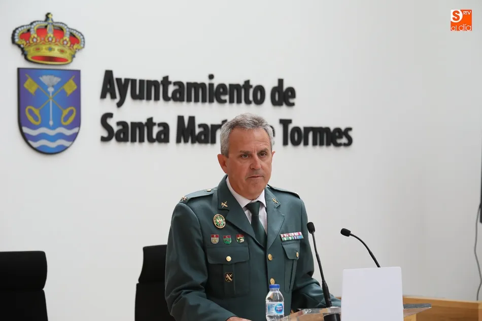 Foto 10 - El Ayuntamiento rinde un merecido homenaje a la Guardia Civil