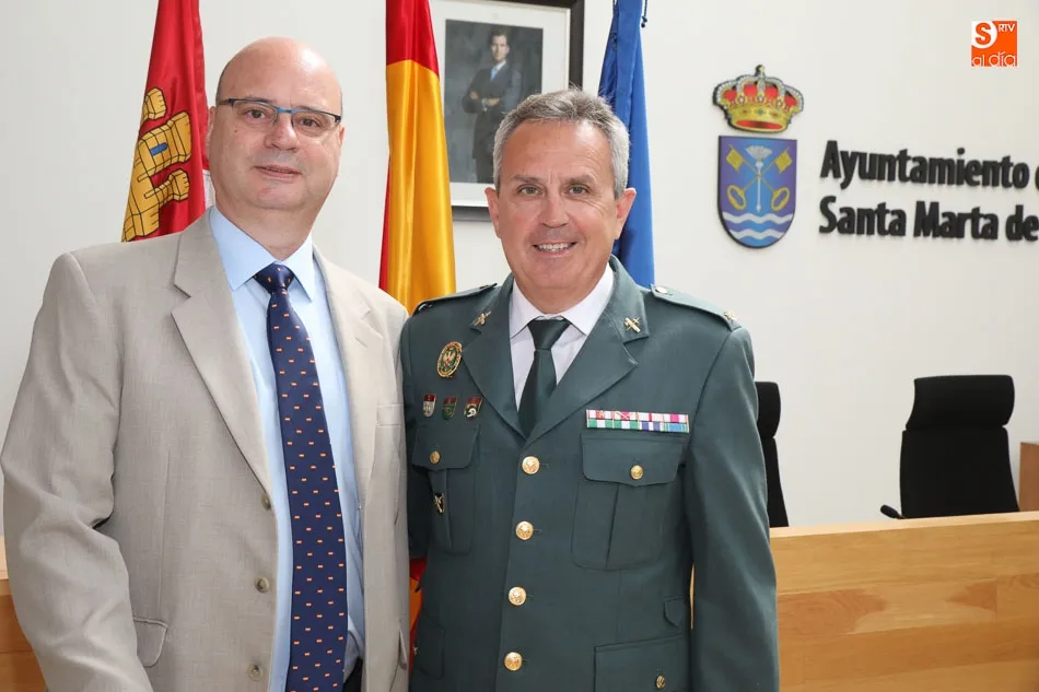 Foto 5 - El Ayuntamiento rinde un merecido homenaje a la Guardia Civil