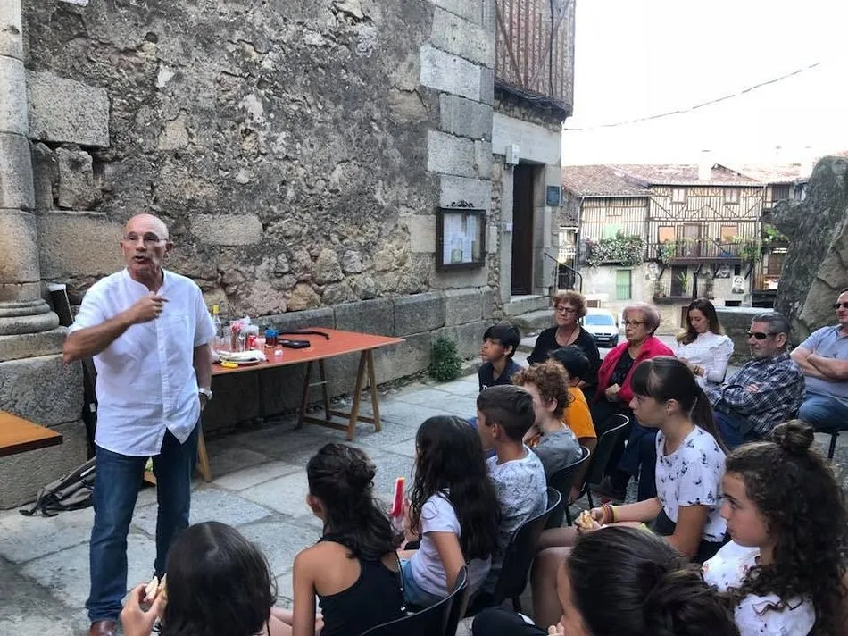 Santiago Velasco mostró en Mogarraz la cara más divertida de la ciencia