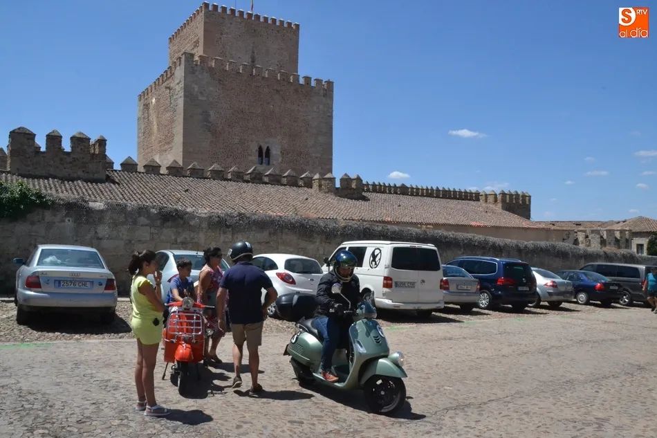 Foto 4 - Recala en la ciudad una participante en la I Vuelta a Espa&ntilde;a por relevos del Vespa Club  