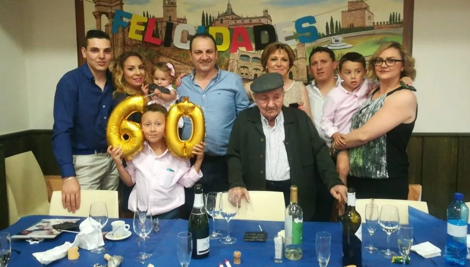 Antonio Vicente llega en Vitigudino a los 60 rodeado de toda la familia  